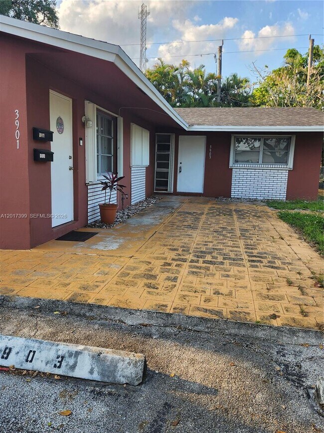 Building Photo - 3901 SW 51st St Unit 3903