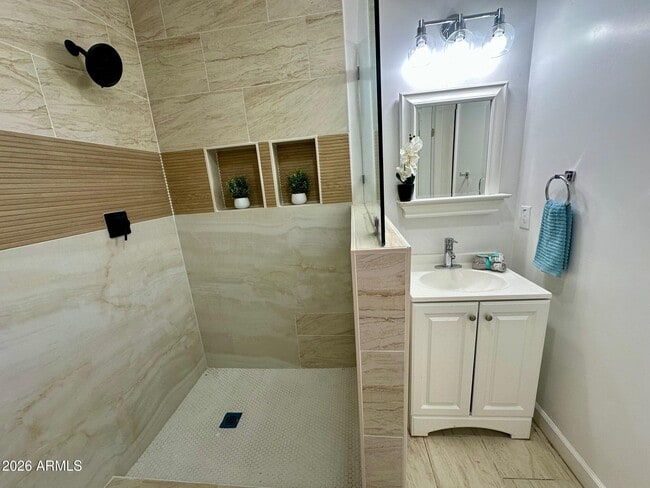 Photo - 3125 E Oak St