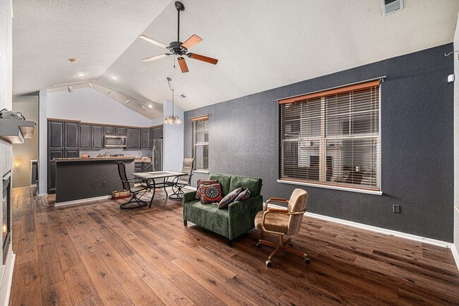 Photo - Single room for rent in the heart of Heath...