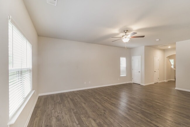 Photo - 3018 Hubbard Rd