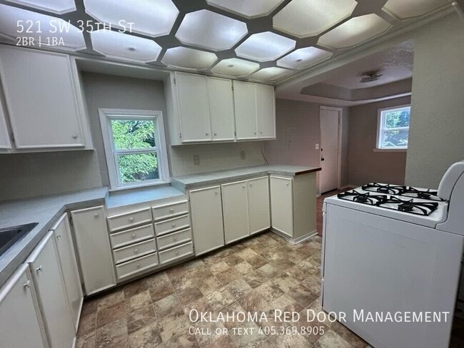 Photo - 521 SW 35th St