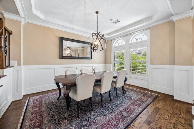 Photo - 1360 Chippendale Rd