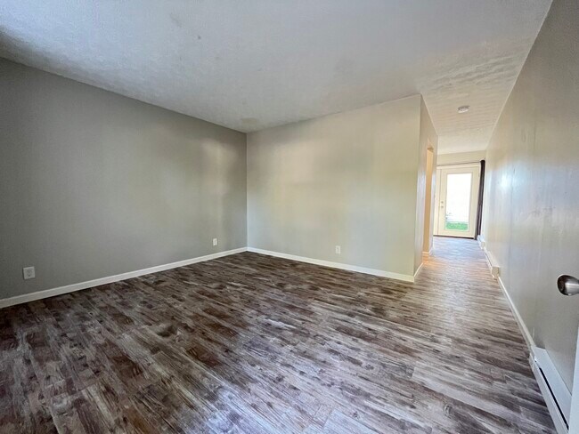 Photo - 200 Forest Ln