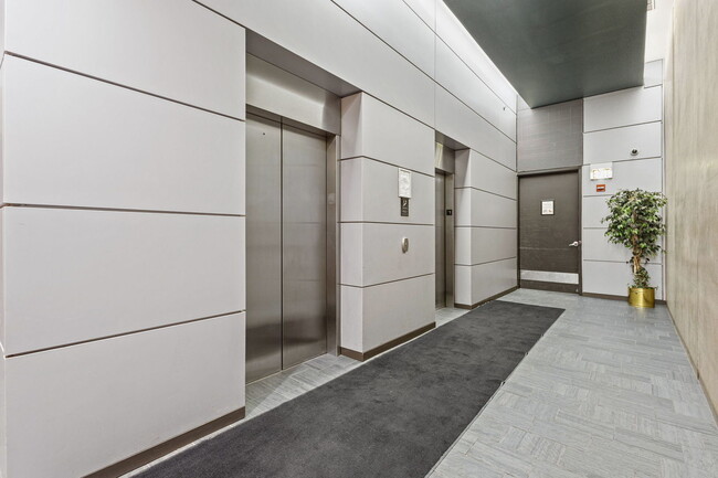 Photo - 630 N Franklin St Unidad 1016