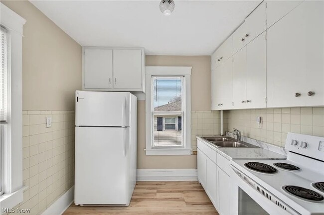 Kitchen with newer appliances and plenty of natural sun light. - 245 E Ford Ave Unit B