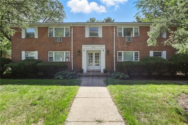 Building Photo - 809 East Ave