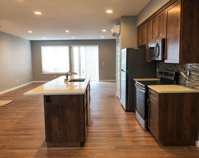 Planta principal de diseño abierto - 1406 N Parkway Ave