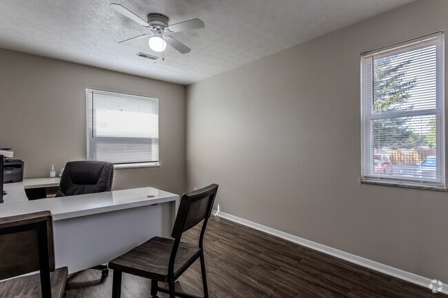 2 BR, 1 BA - 875 SF
