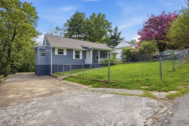 3826 Kingwood Cir