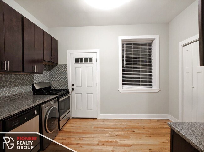 Photo - 641 W Oakdale Ave Unidad 02