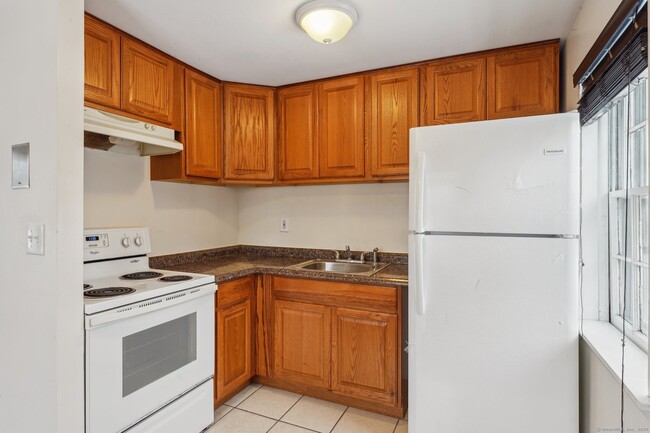 Building Photo - 117 Shadow Ln Unit APT B8