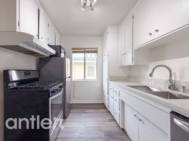 Photo - 14270 Dickens St Unidad 8