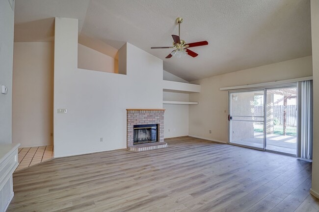Photo - Spacious Home in SW Bakersfield!