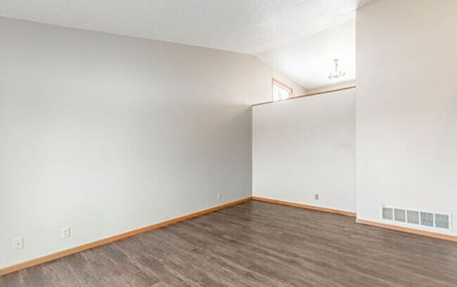 Photo - 1121 Range View Cir