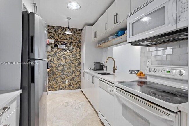 Photo - 8888 Collins Ave Unidad 115