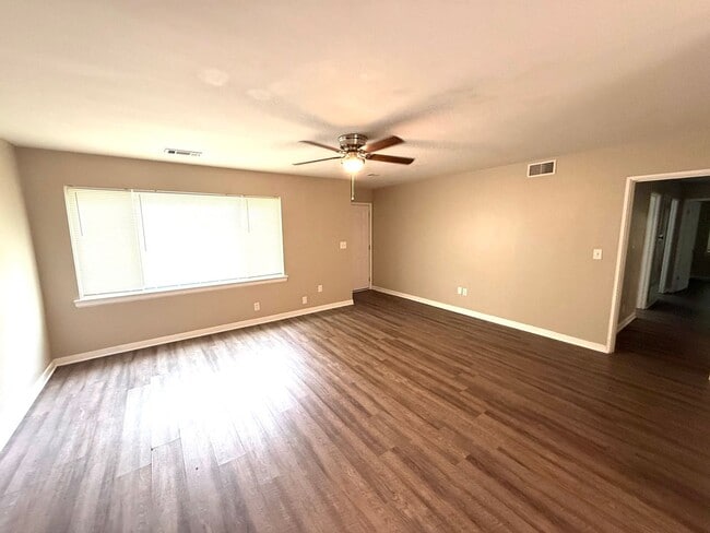 Photo - **4 Bed 2 Bath located in Morningview **Call (334-366-9198 for a self showing)