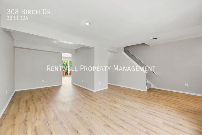 Photo - 308 Birch Dr