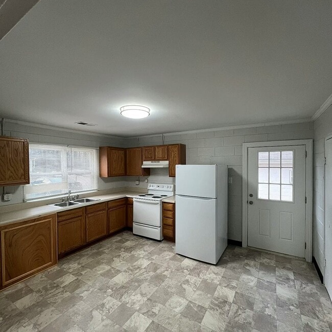 Photo - 208 Harper St