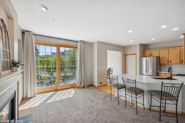 Photo - 977 Fairfield Ct