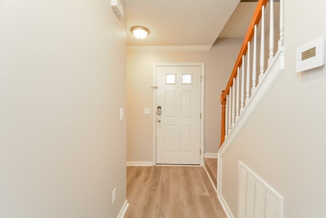 Photo - 5827 Waterford Landing Ct