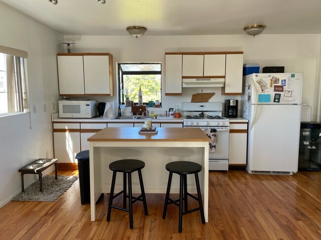 Kitchen and breakfast bar - 3720 Louisiana St Unit 1