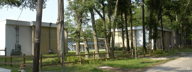 Horizon House Apartments - Residences at Oakview