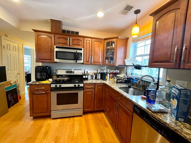 Photo - 207 Hillside St Unidad 2