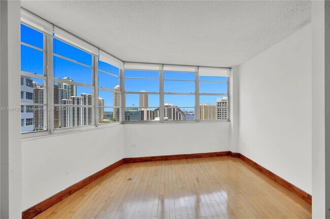 Photo - 905 Brickell Bay Dr Unit 1831