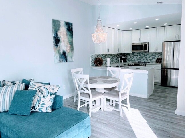 Photo - 647 Waterside Dr