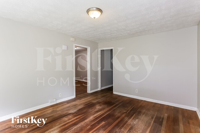 Photo - 727 Alfred Rd NW