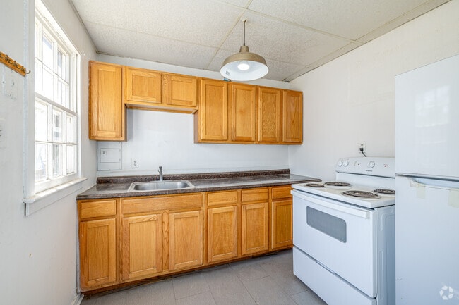 2BR, 1BA - 763SF - Kitchen - Rockaway Gardens Apartments