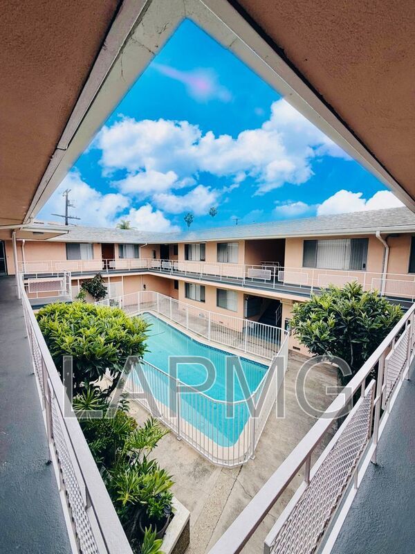 Photo - 956 Wilcox Ave