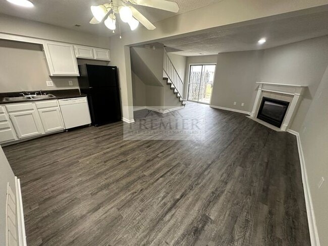 Photo - 101 NE Dogwood