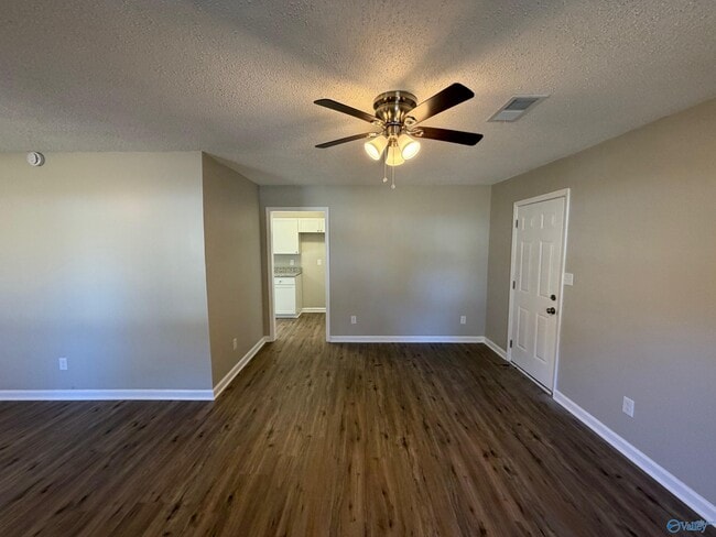 Photo - 117 Lucille Dr SW