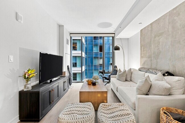 Building Photo - 55 Lagrange St Unit 802