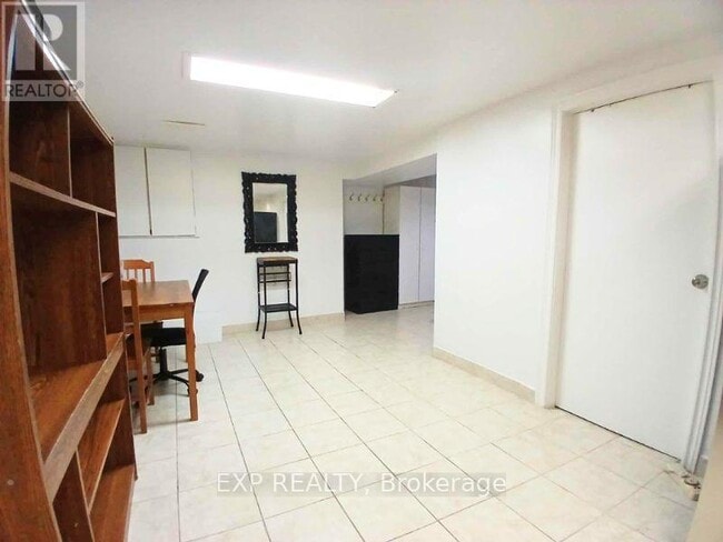 Photo - 931 Pape Ave