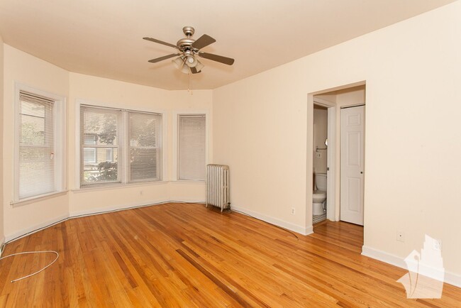 3912 N Pine Grove Ave., Unit 3914-2E, Chicago, IL 60613 - 3915 N Pine Grove Ave Apartment Unit 3914-2E