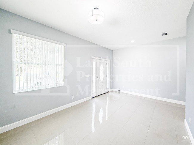 Photo - 707 SE 4th St