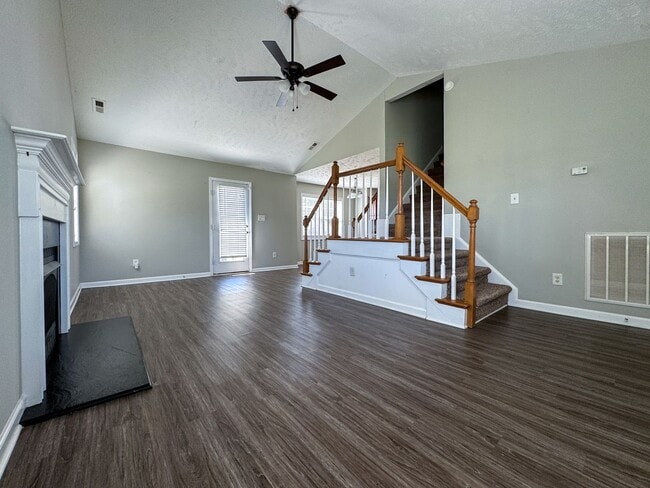 Photo - 1502 Bridgeton Way