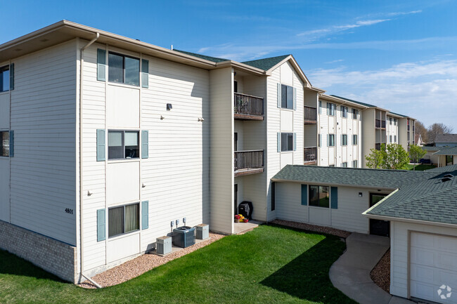 Photo - Eastern Hills Apartments