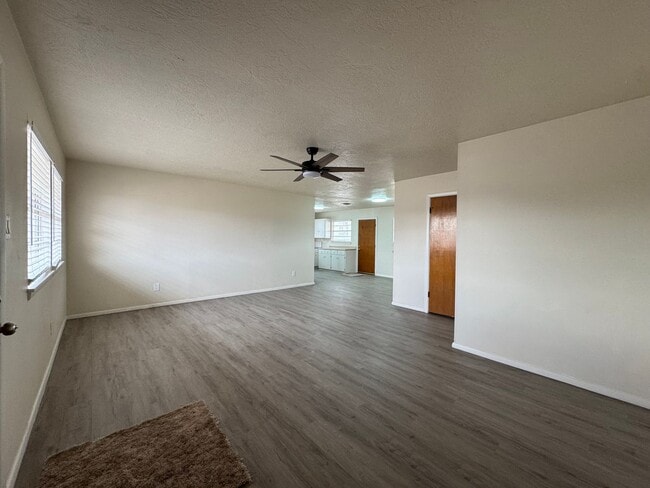 Photo - 525 W Reed St