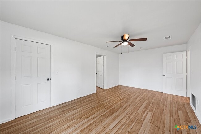 Photo - 407 E 7th St