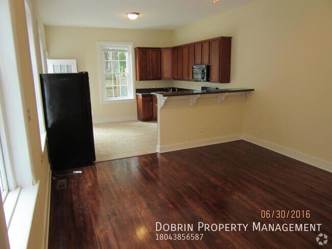 Building Photo - MASSIVE Renovated 5BD with HUGE Kitchen: P... Rental