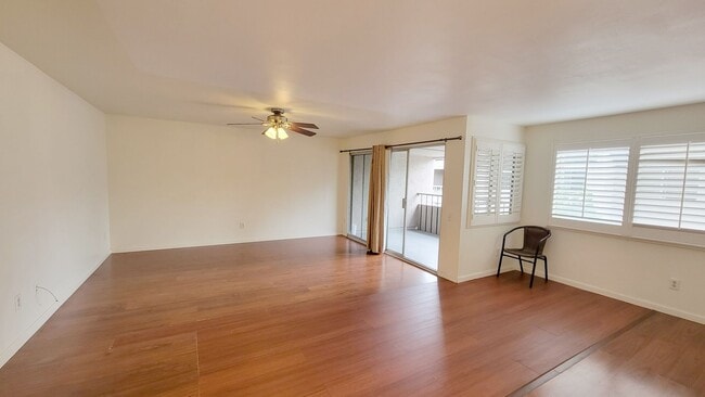 Photo - 3 bd/2 ba Townhouse close to USD.
