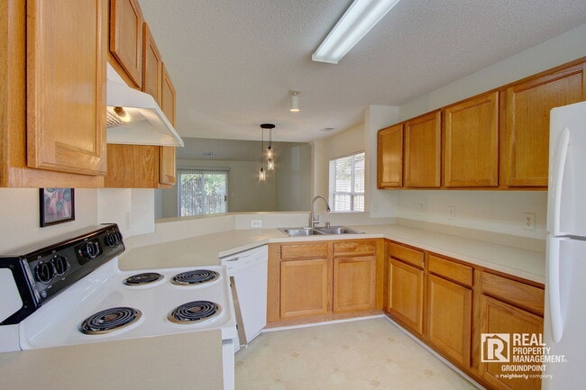 Photo - 239 Dupont Way