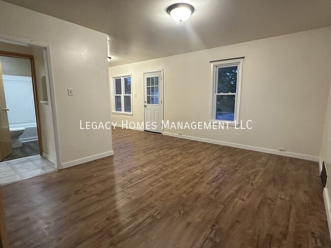 Photo - 912 E Lincoln Ave