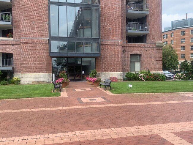 Photo - 357 Commercial St Unidad 402