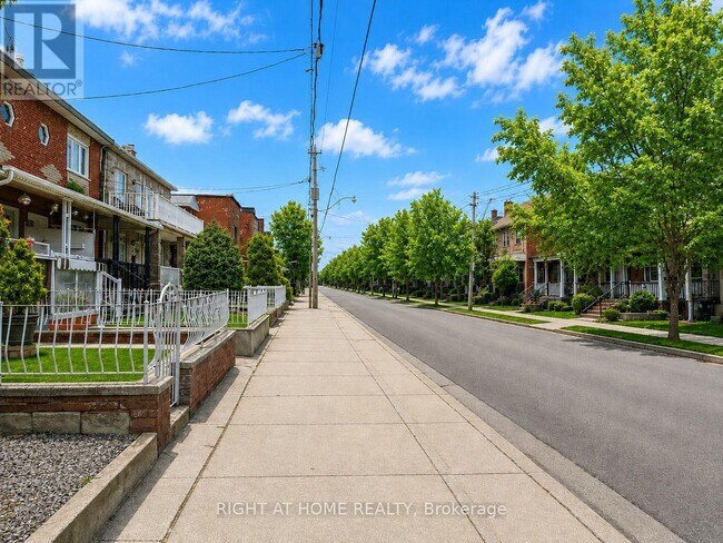 Photo - 380 Lansdowne Ave
