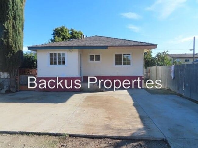 Building Photo - 59920 Martin St Unit A