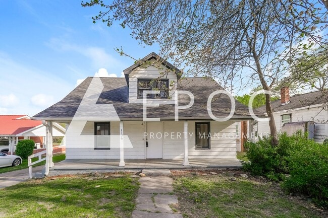 Building Photo - 1136 W Green St